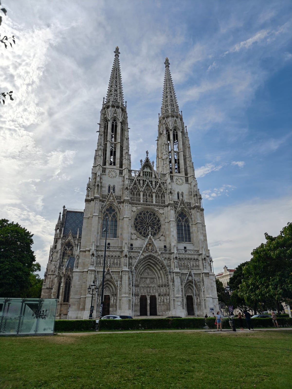 Catedral gótica fotografiada desde el exterior
