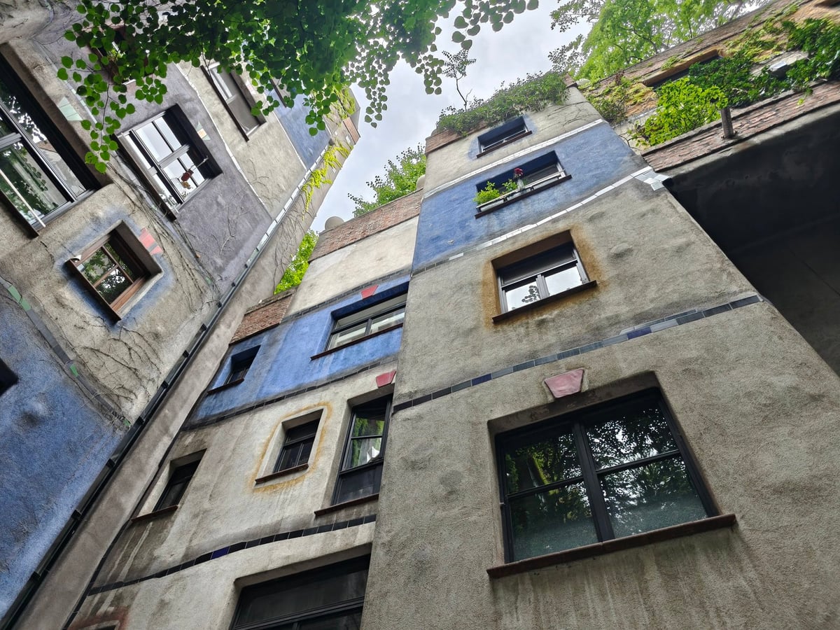 Hundertwasserhaus y arquitectura colorida de Viena