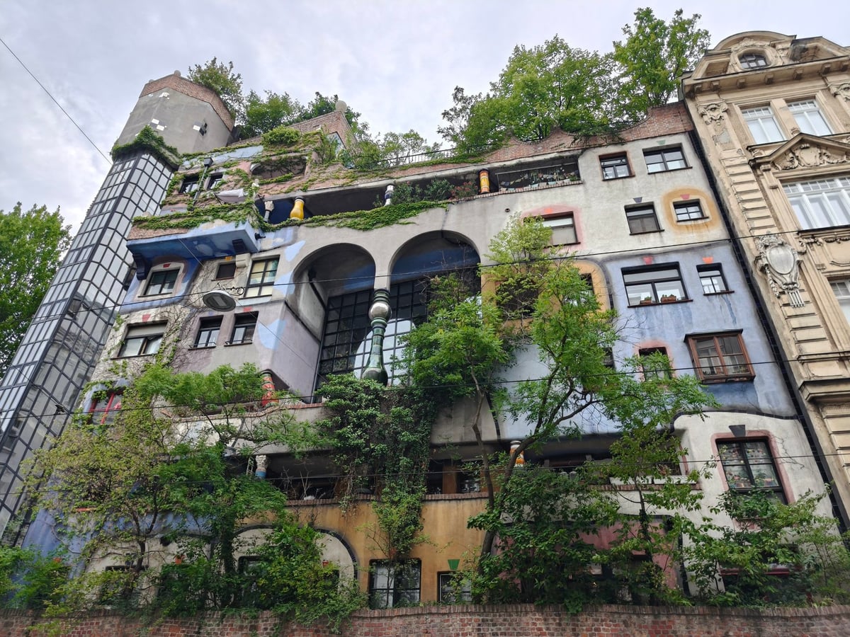 Hundertwasserhaus y arquitectura colorida de Viena