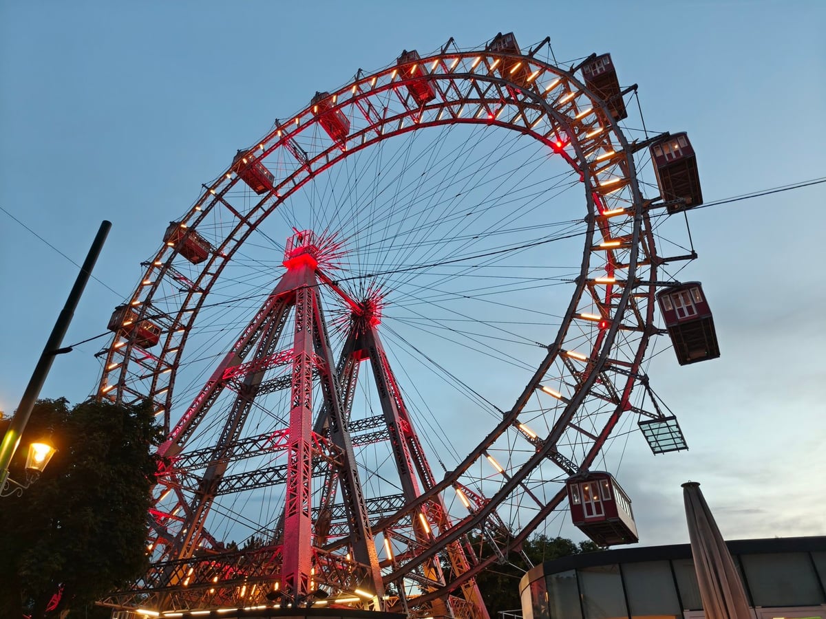 Parque de atracciones Prater de Viena con su gran noria
