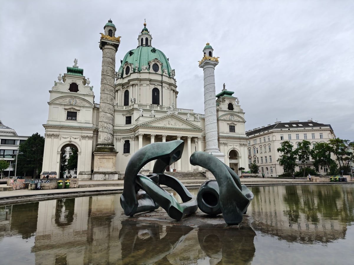 Palacio de Belvedere en Viena con jardines y fuentes