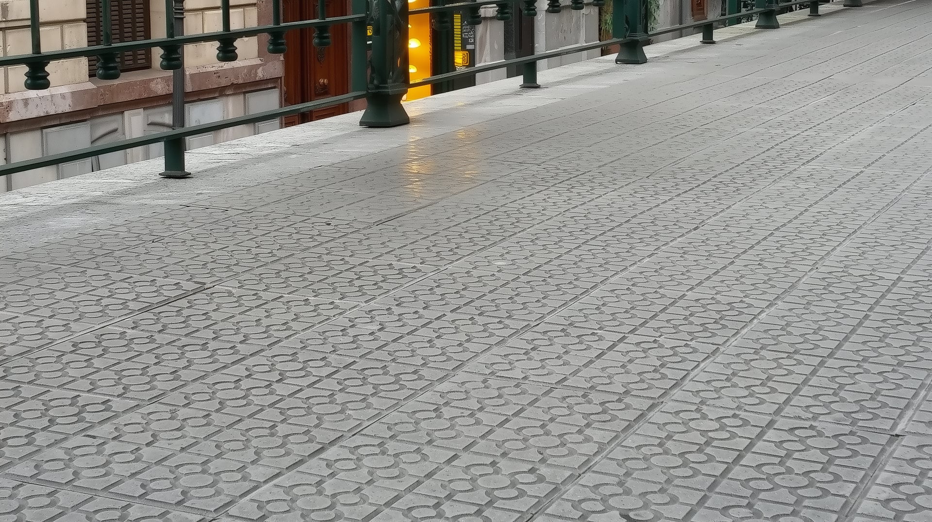 La baldosa de Bilbao: sesenta millones de flores bajo los pies