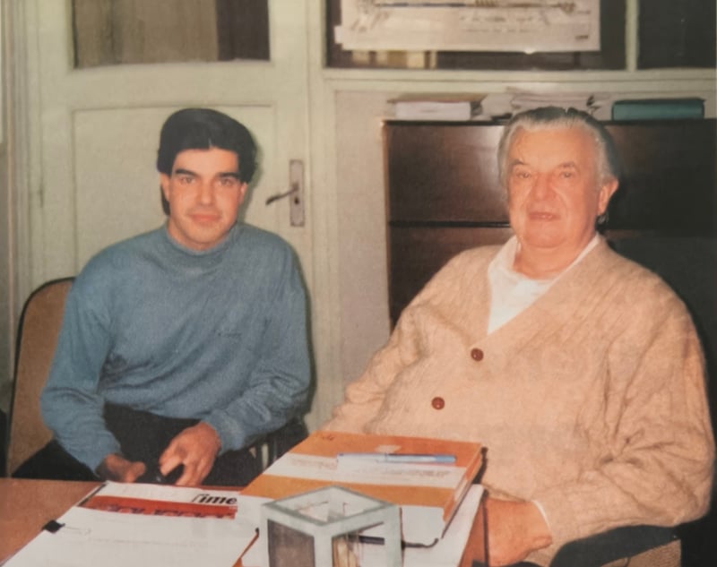 José María Palacios junto al entrevistador, en la Escuela de Ingenieros de Bilbao